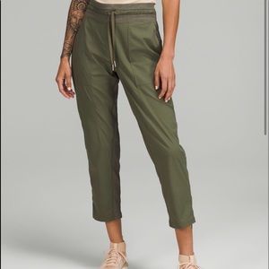 Lululemon Dance Studio Crop